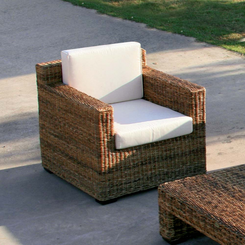 https://www.casaflorida.it/29762/salottino-etnico-da-esterni-in-banano-intrecciato-art-1820-9-resort-croco-sofa-la-seggiola.jpg